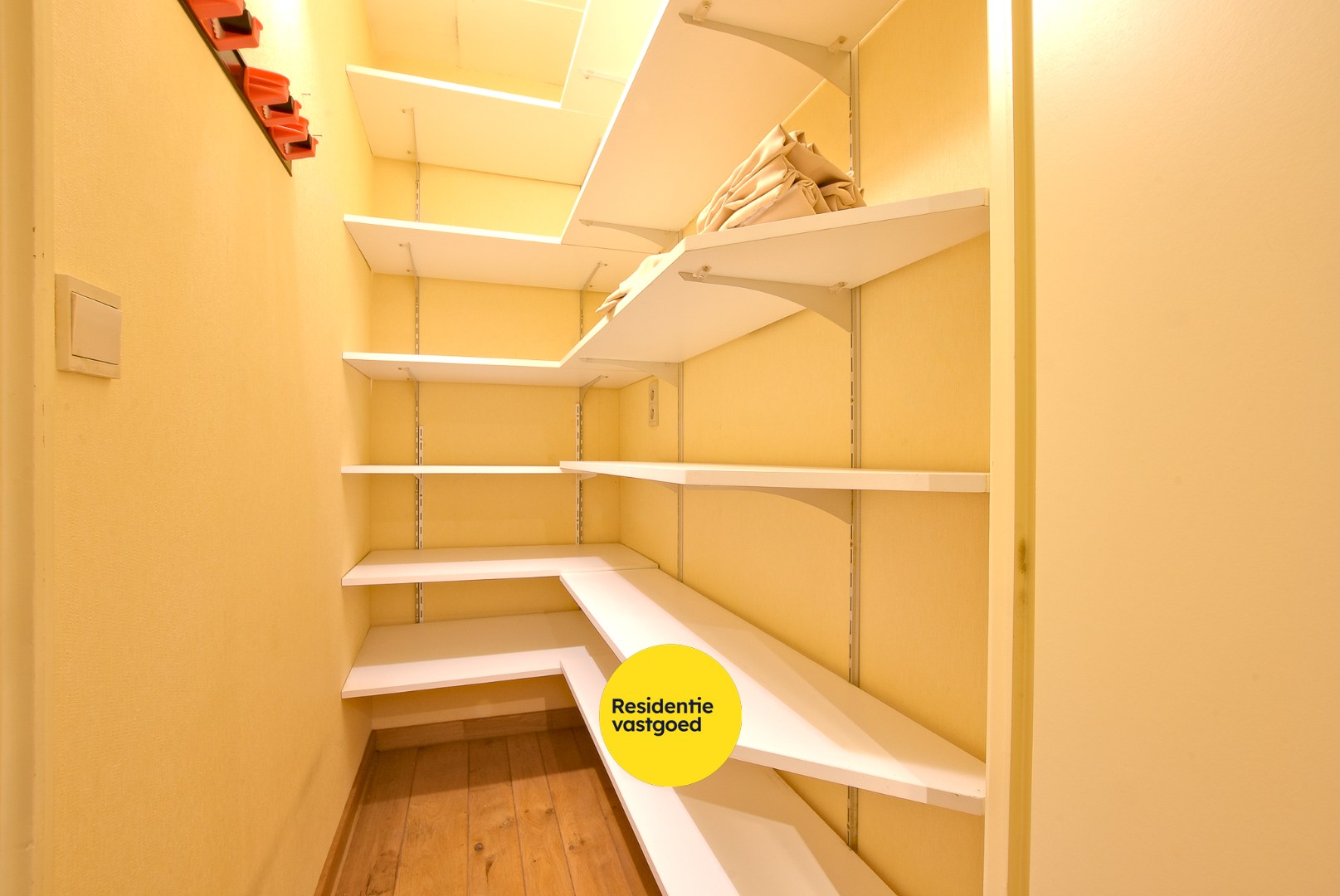 Prachtige 2/3-slaapkamer appartement (112m² + 12m²) in de winkelstraat van Nieuwpoort-stad. 