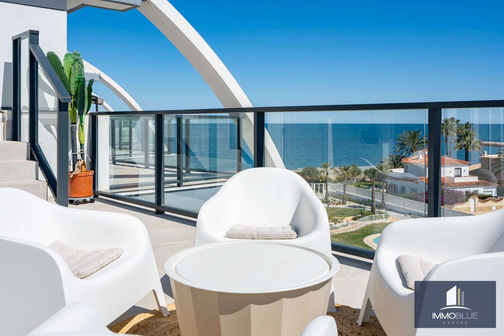 penthouse de luxe avec vue panoramique sur la mer et terrasses très spacieuses 