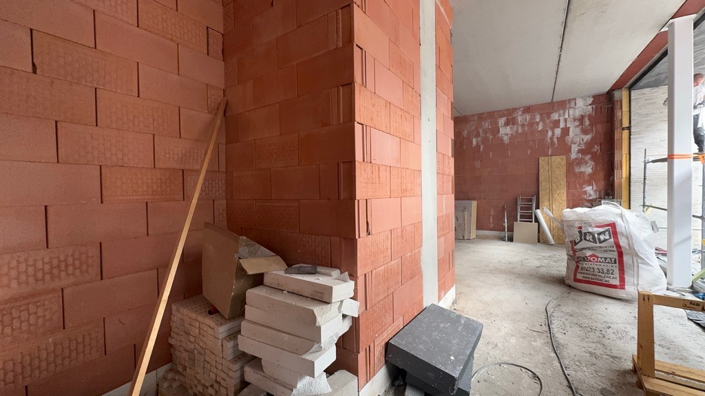 Nieuwbouw handelsgelijkvloers te koop in Deinze