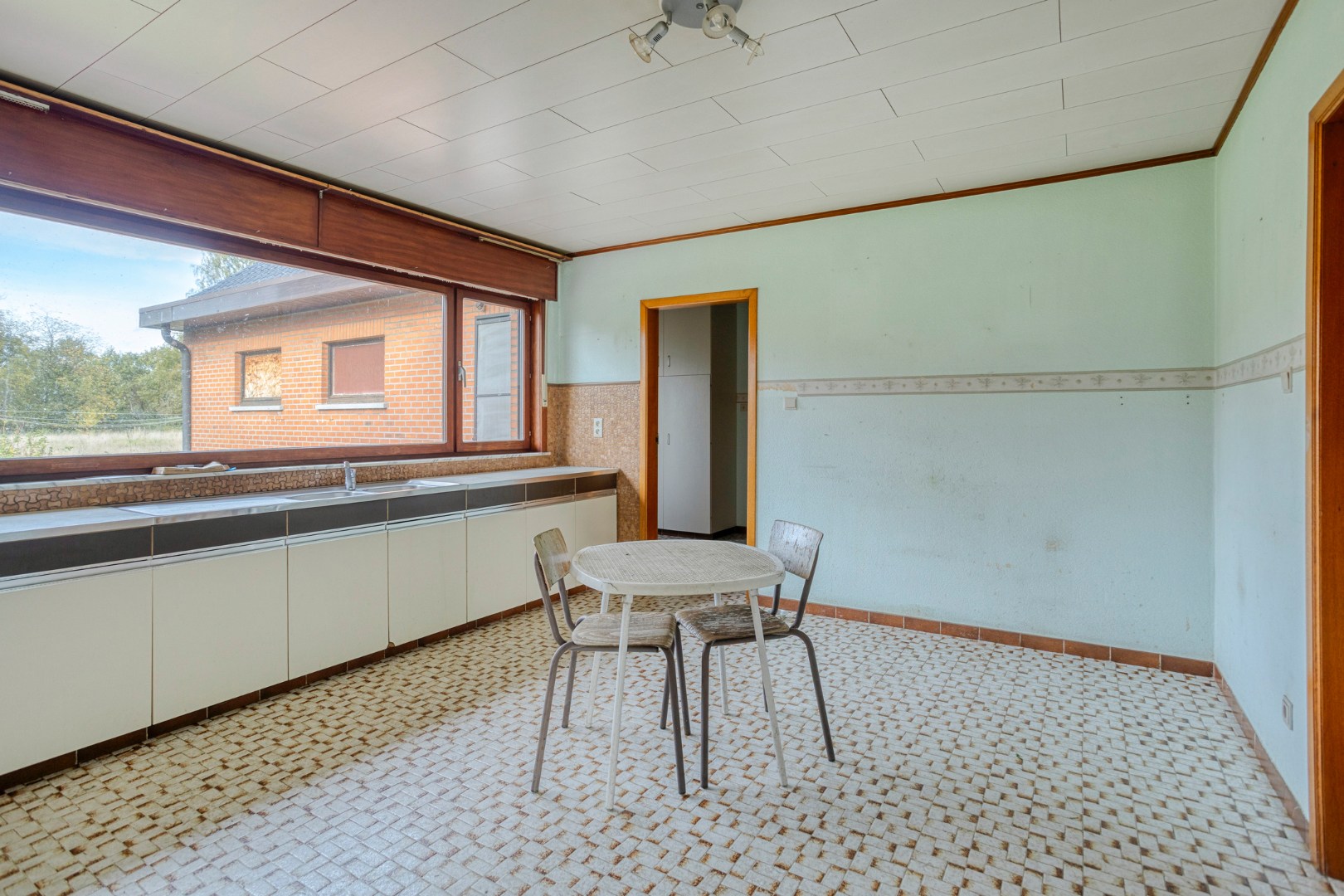 Te renoveren gezinswoning met 4 slpk. op een royaal perceel van 36a 75ca te Balen-Hulsen 