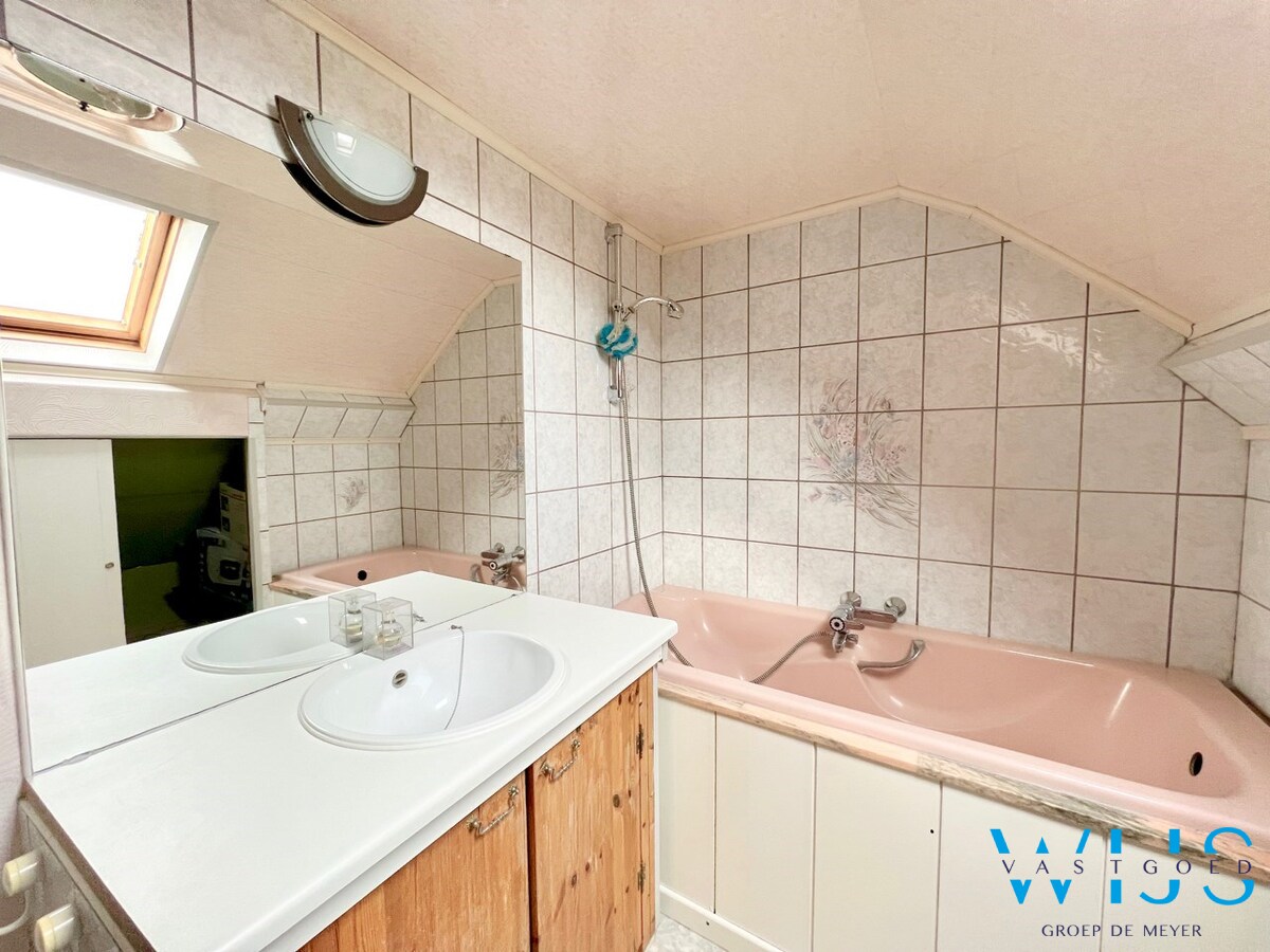 Te renoveren woonhuis in het dorp van Boekhoute ! 