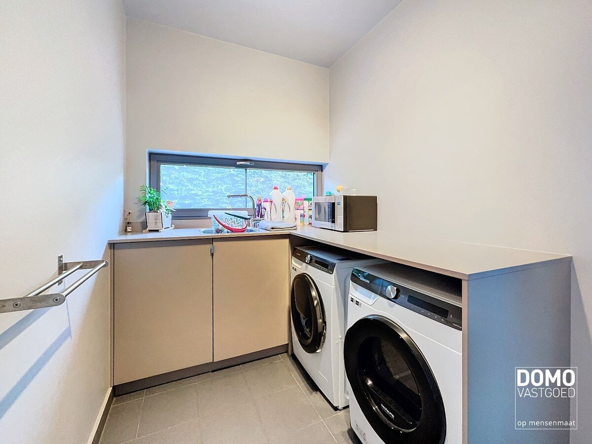 PRACHTIGE VILLA MET 3 SLAAPKAMERS, INPANDIGE GARAGE EN RUIME TUIN IN BOLDERBERG 