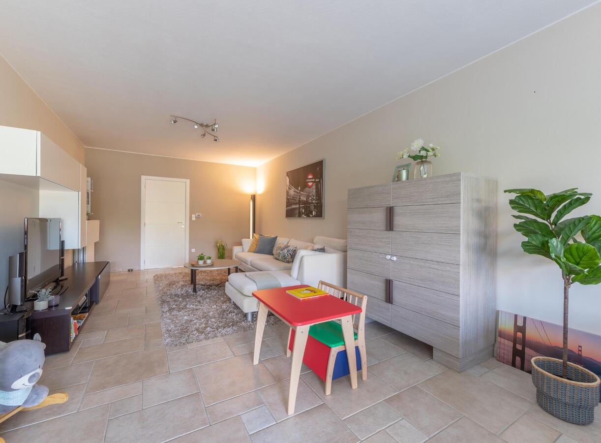 Zeer ruime woning met bijzonder veel licht én luxe  !    IDEAAL VOOR GROOT GEZIN !! 