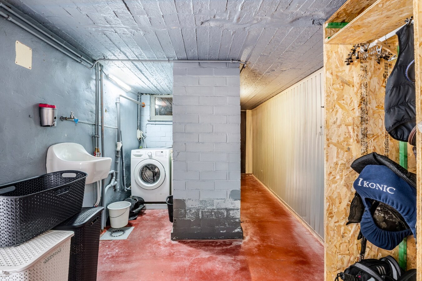 Karaktervolle woning op toplocatie in Zomergem met polyvalente ruimte 