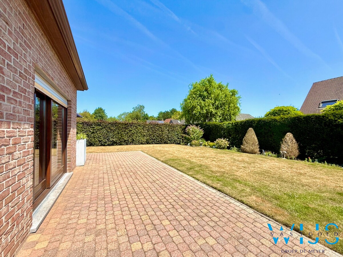 Verzorgde bungalow in woonwijk te Assenede ! 