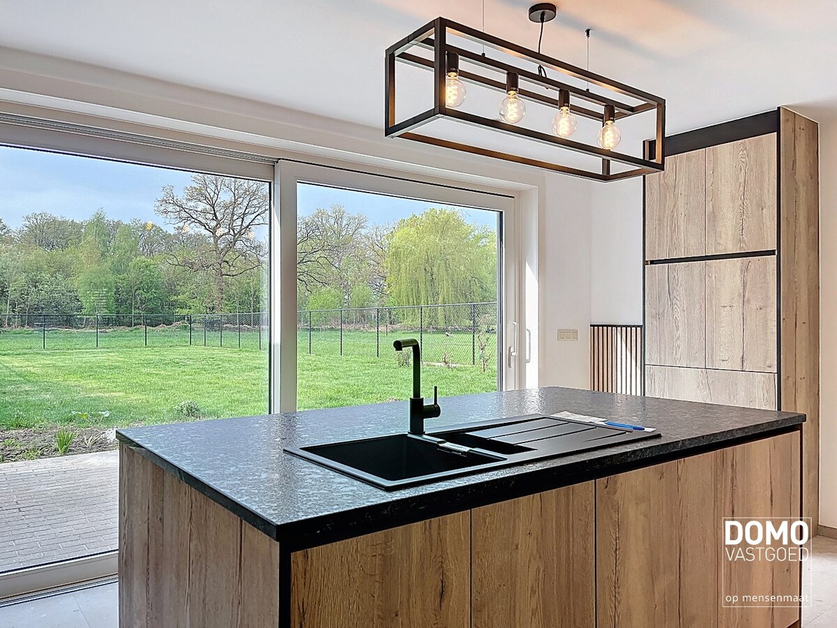 VOLLEDIG GERENOVEERDE WONING MET 3 SLAAPKAMERS EN ZUIDGERICHTE TUIN 