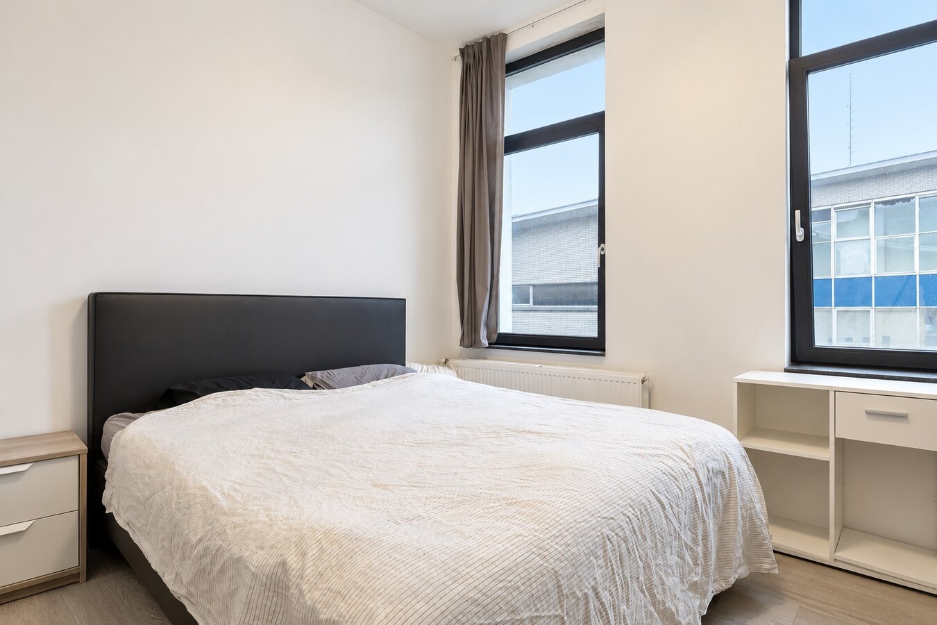 Instapklare woning met 4 slaapkamers, ruime zolder en 16 zonnepanelen in Izegem! 