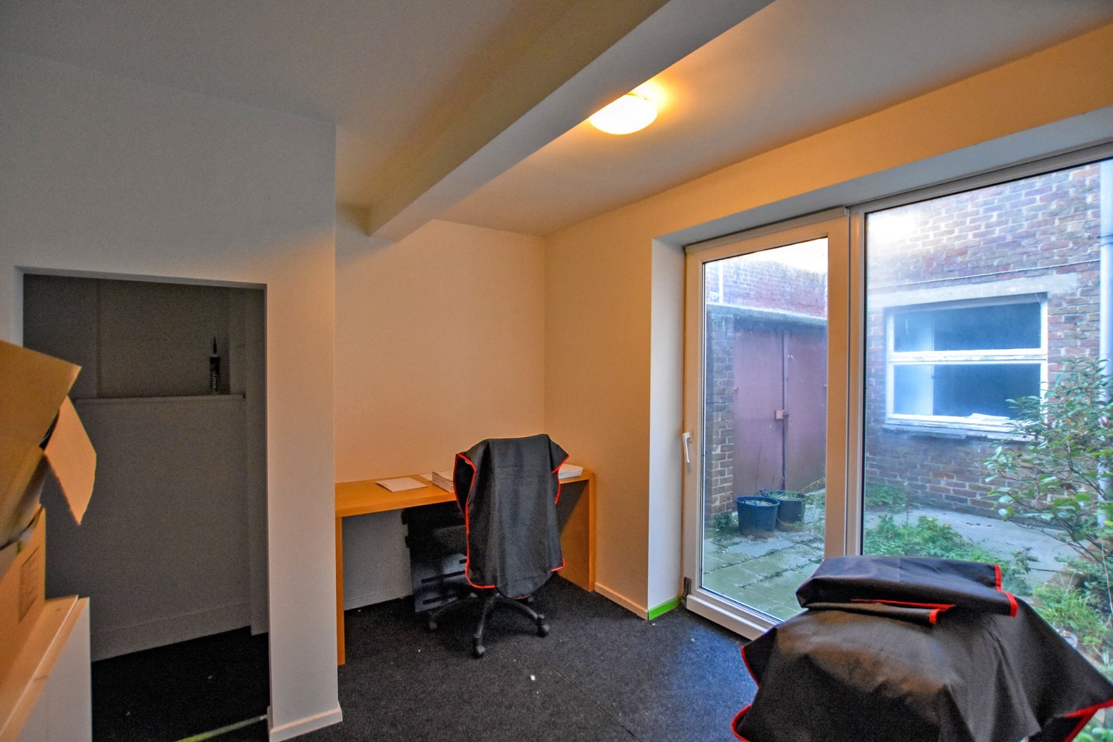 Te renoveren appartementsgebouw op 300m van de zee te Koksijde. 