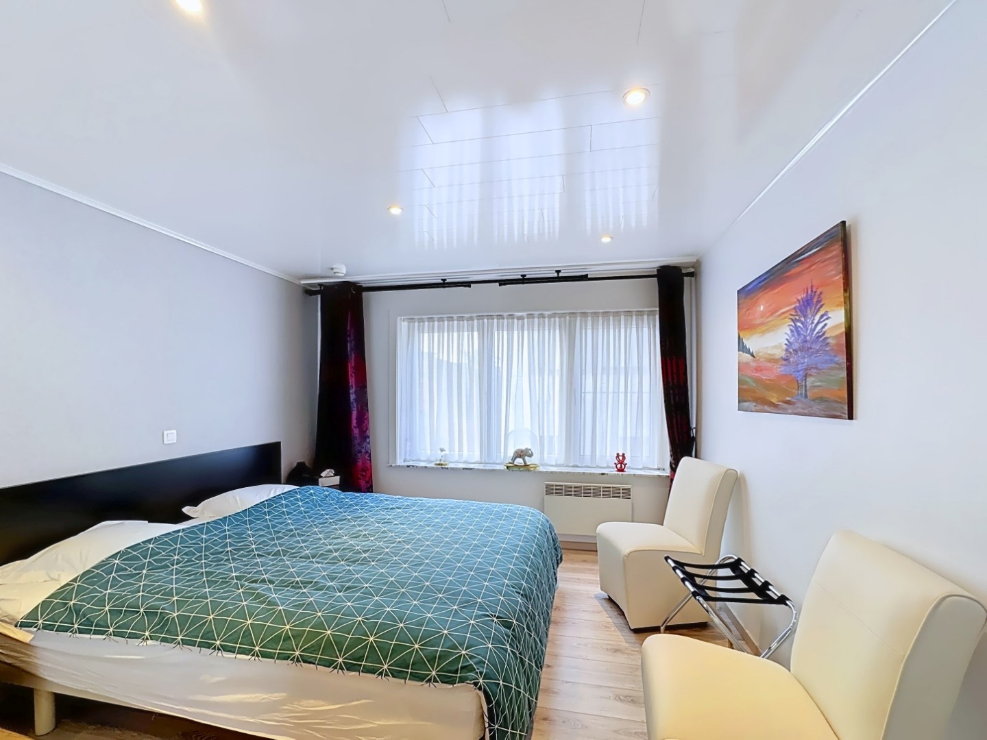 Ruime en centraal gelegen woning met dubbele garage 