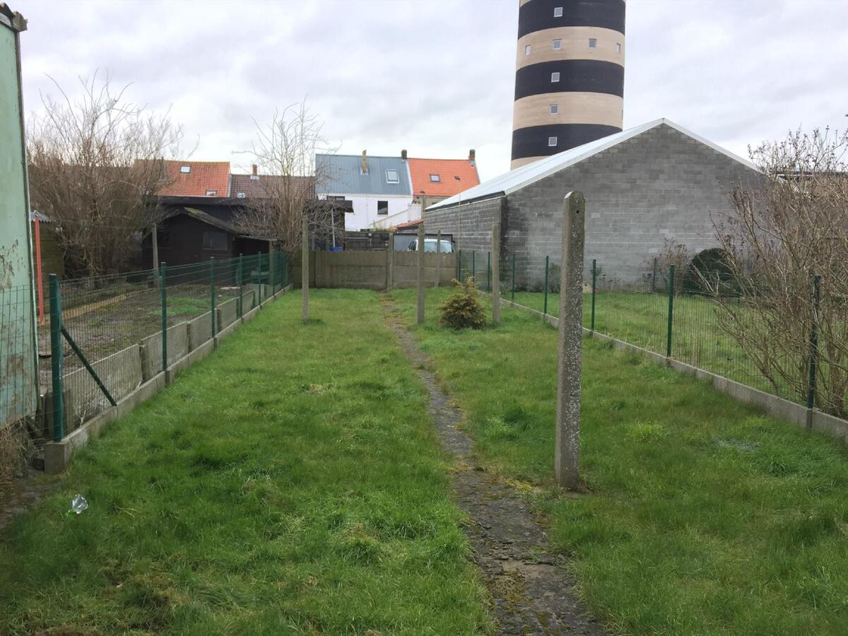 BINNENKORT TE KOOP : GEZELLIGE WONING MET GROTE TUIN TE BREDENE DORP 