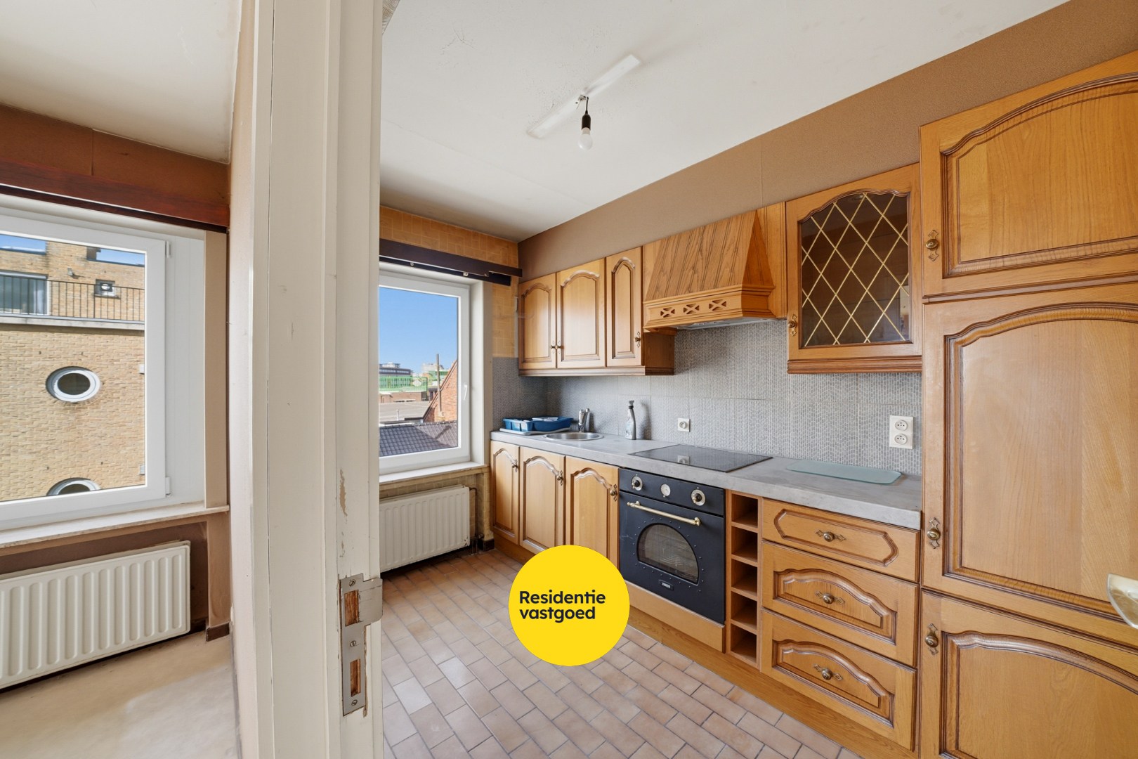 Op te frissen appartement met zicht op het Sint-Catharinaplein in Oostende 