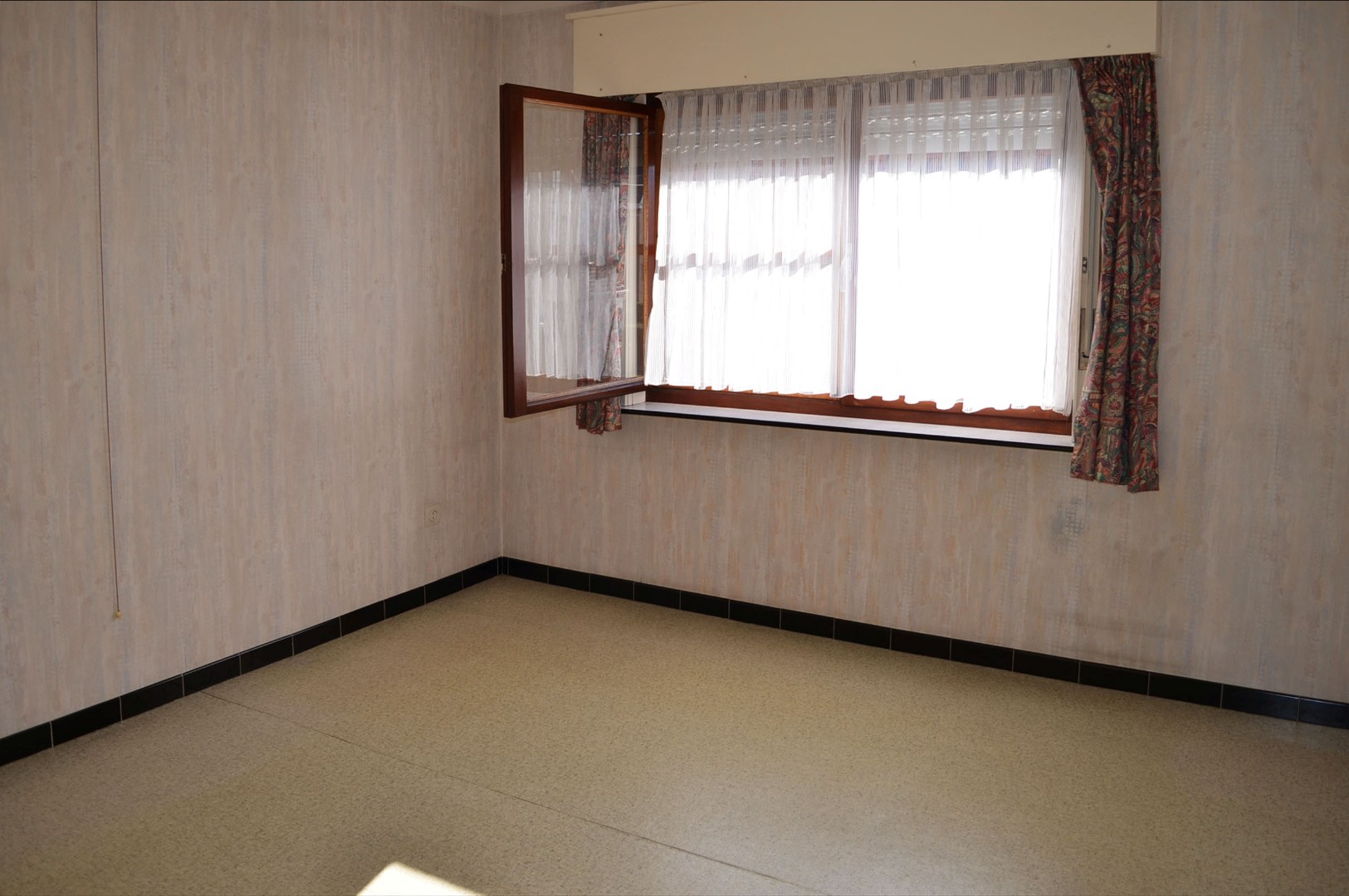Halfopen bebouwing op 267m² met 3 slpks, garage en tuin te Maldegem 
