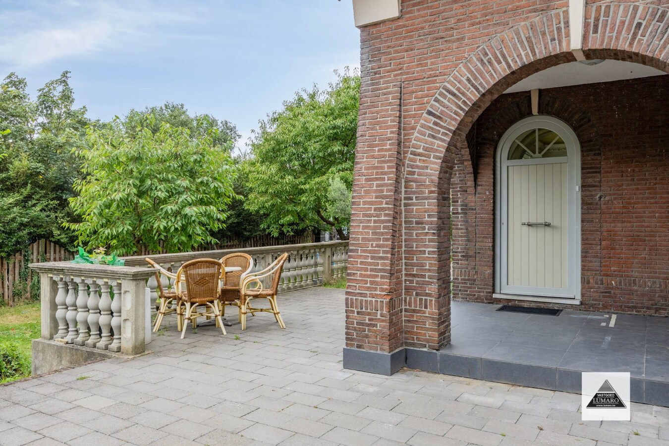 Villa / praktijk / BenB/ kamerwonen /... - Koolmijnlaan 11, Houthalen - perceel 2.700 m². 
