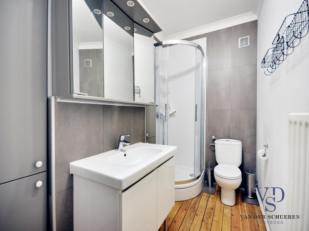 Hippe woning  op amper 350 m van het  UZ !   TOPPER !! 