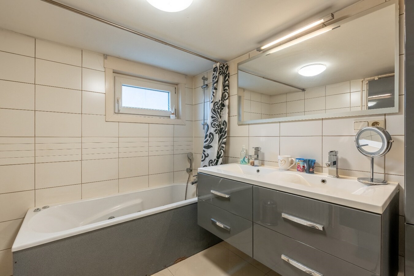 Ruime gerenoveerde woning in Niel-bij-As met 3 slaapkamers. 