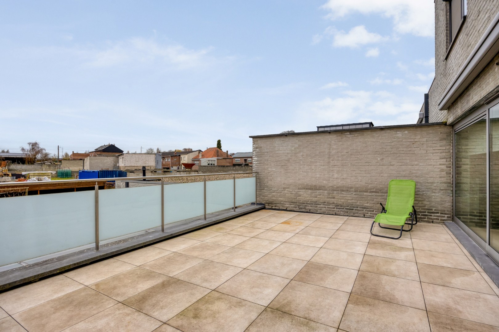 zonneterras achteraan