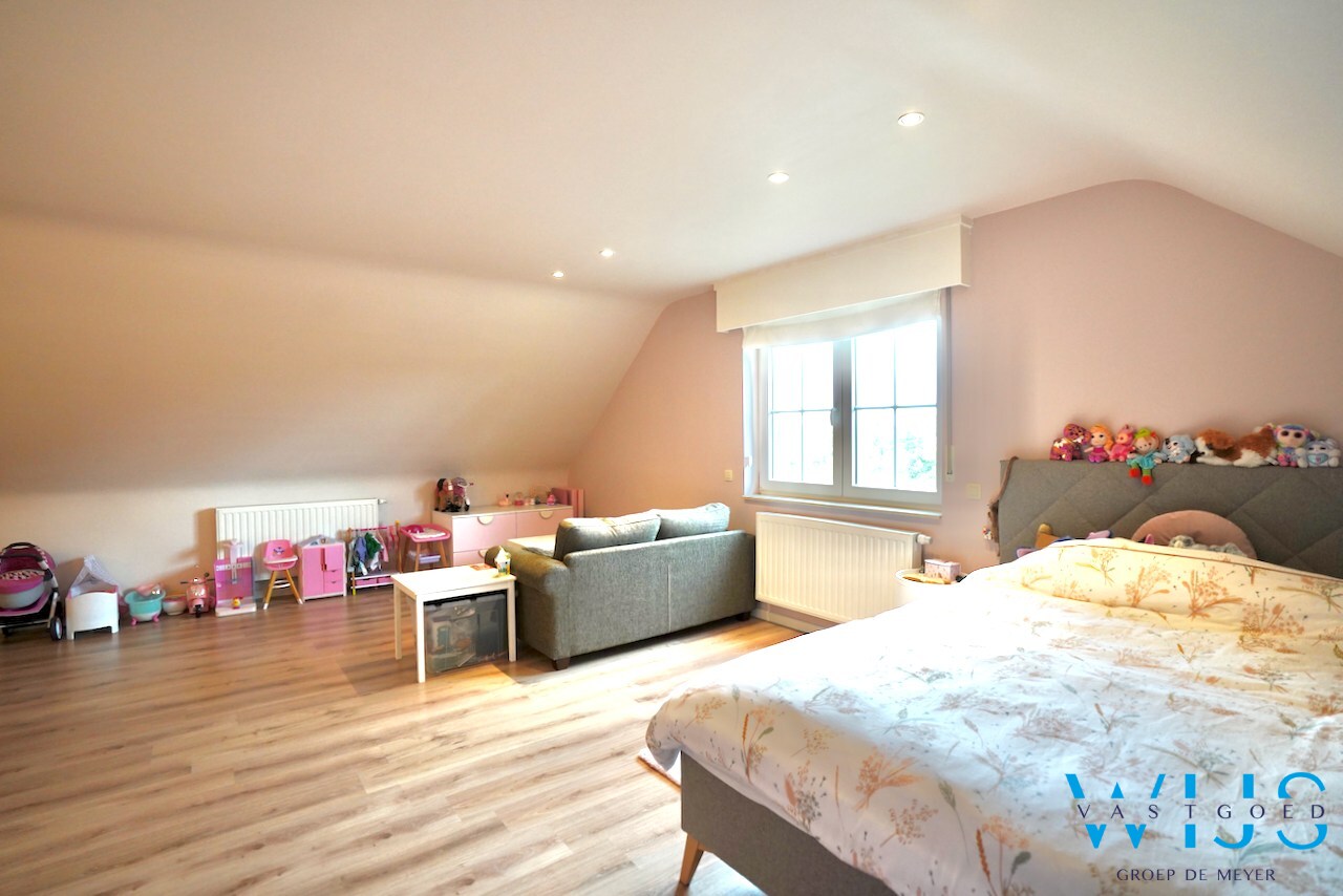 Prachtige recente woning in een zeer rustige wijk te Ertvelde ! 