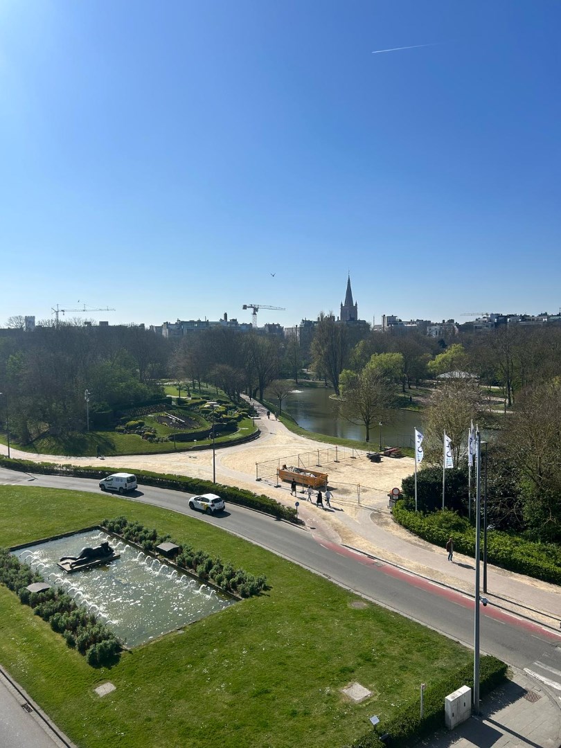 Magnifique appartement de 2 chambres avec vue panoramique et terrasse. 