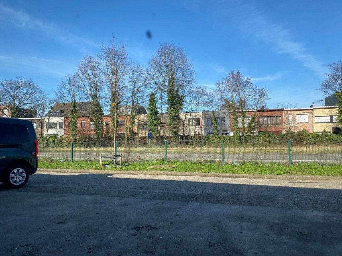 Handelspand 546 m² met veel mogelijkheden en 8 parkeerplaatsen 