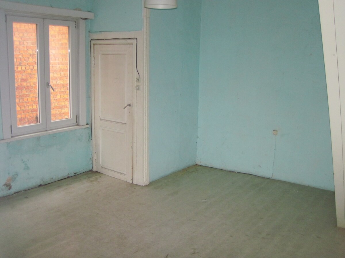 Te renoveren woning. Uitstekend gelegen. 