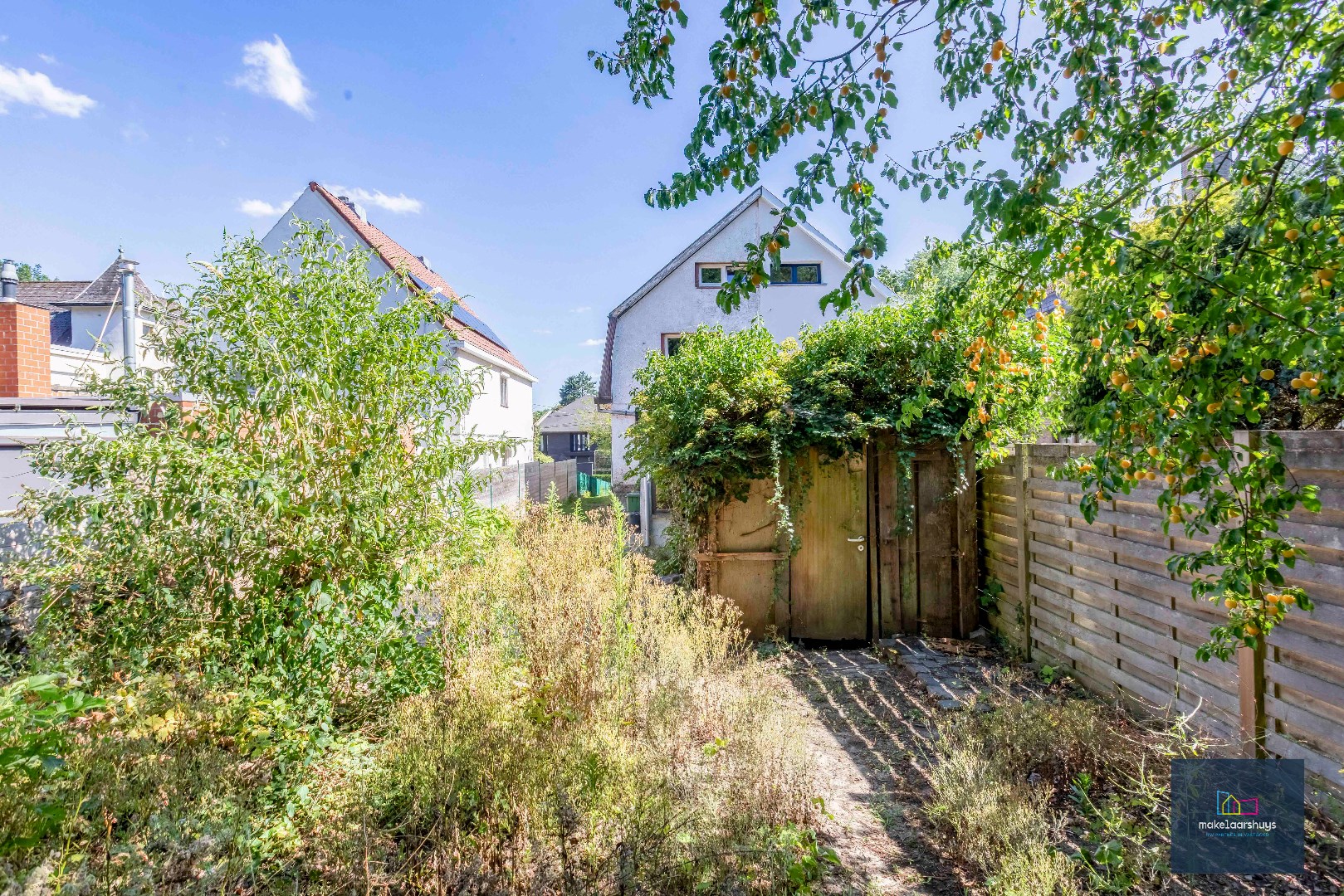 VERKOCHT !!! Residentieel gelegen  te renoveren halfopen bebouwing met tuin 