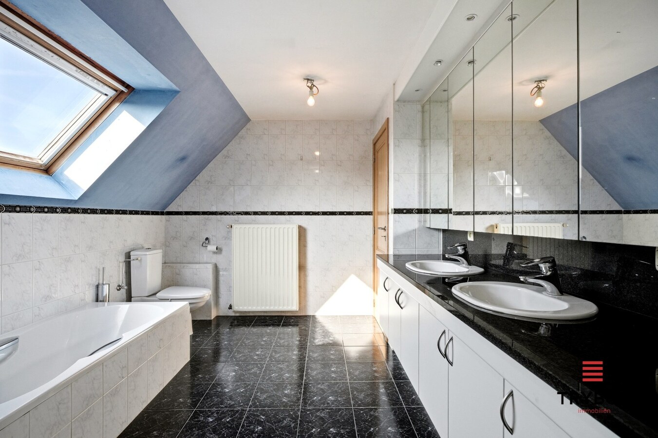 Ruime halfopen woning met 5 slaapkamers te koop in Werken met garage en ruime tuin! 