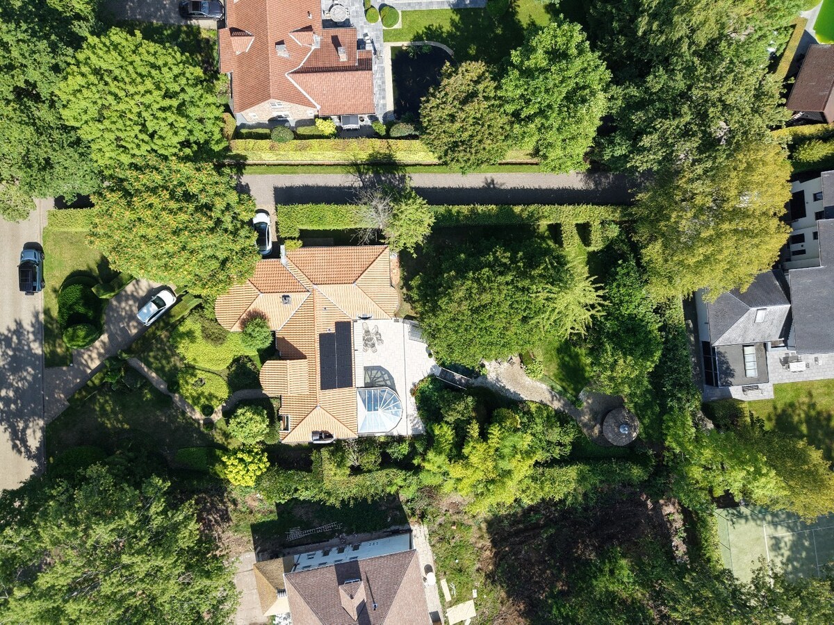 Vlassak-Verhulst villa in Spaanse stijl op een Zuid-perceel van 1.883 m² te Schilde - 's Gravenwezel "Hof ter Linden" 
