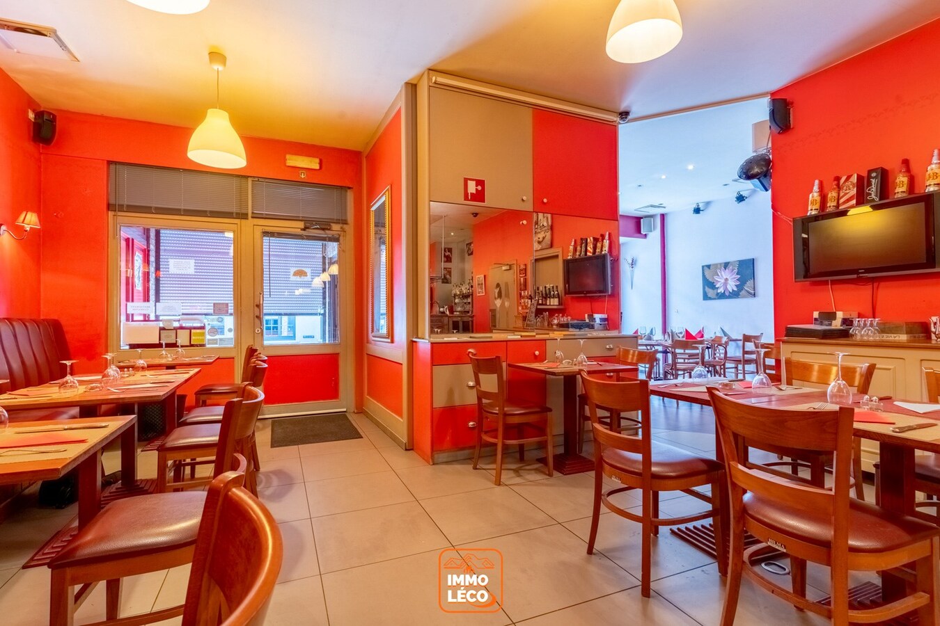 Ensemble immobilier avec surface commerciale et appartement LOFT + local à aménager, en PLEIN CENTRE-VILLE, IDEAL investisseurs !! 