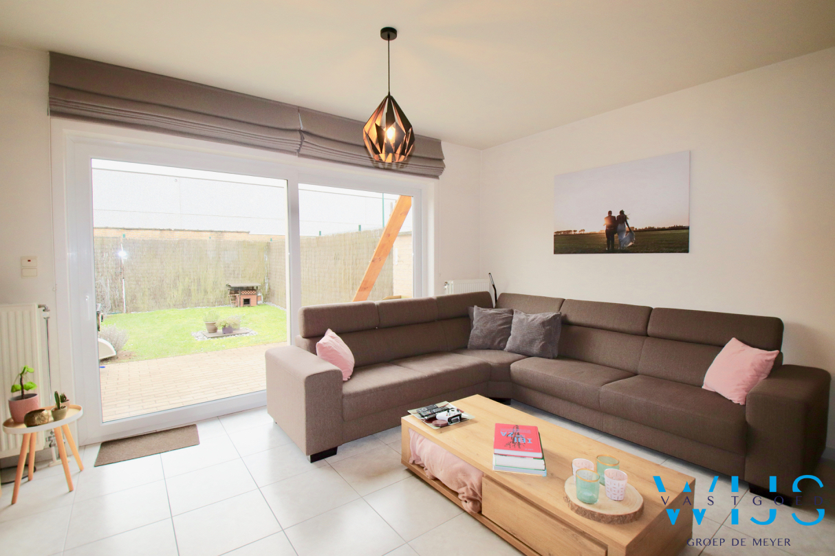 Instapklare &amp; gezellige woning met garage in hartje Eeklo! 