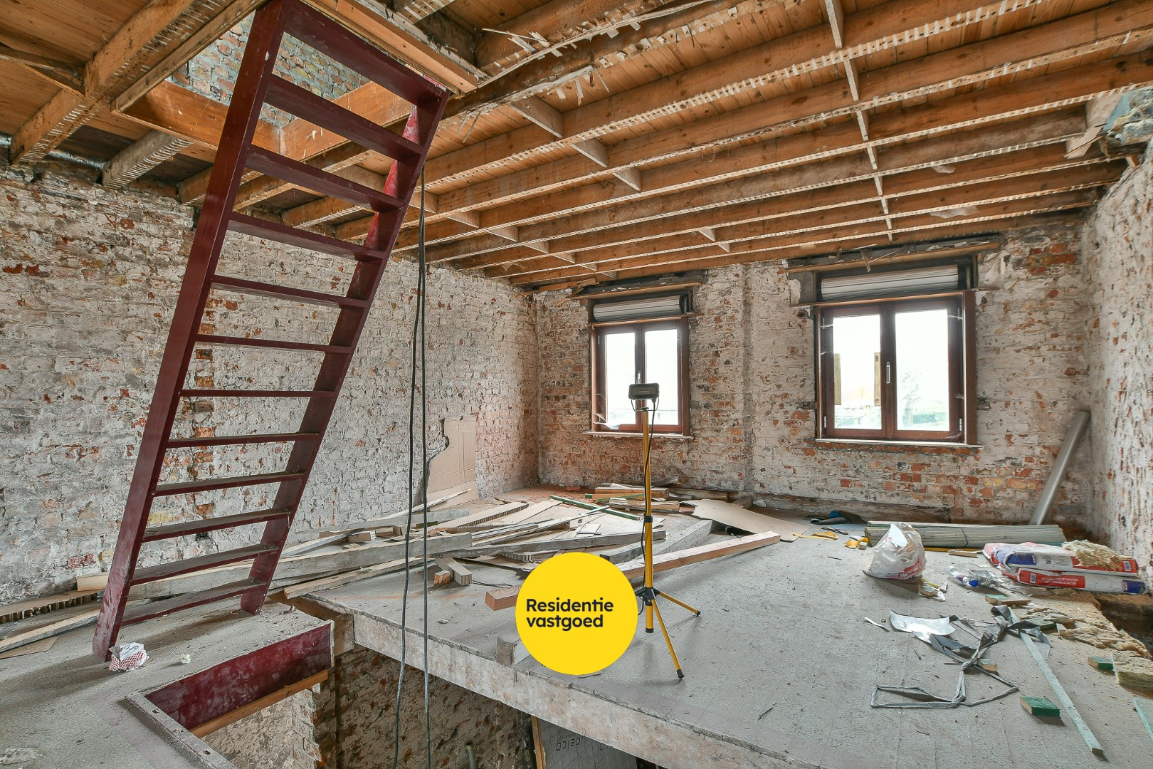 Te renoveren rijwoning met potentieel in hartje Blankenberge 