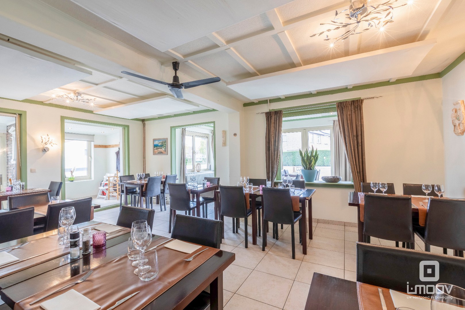 Te koop- Gebruiksklaar restaurant met terras en appartement in hartje Hijfte (Lochristi) 