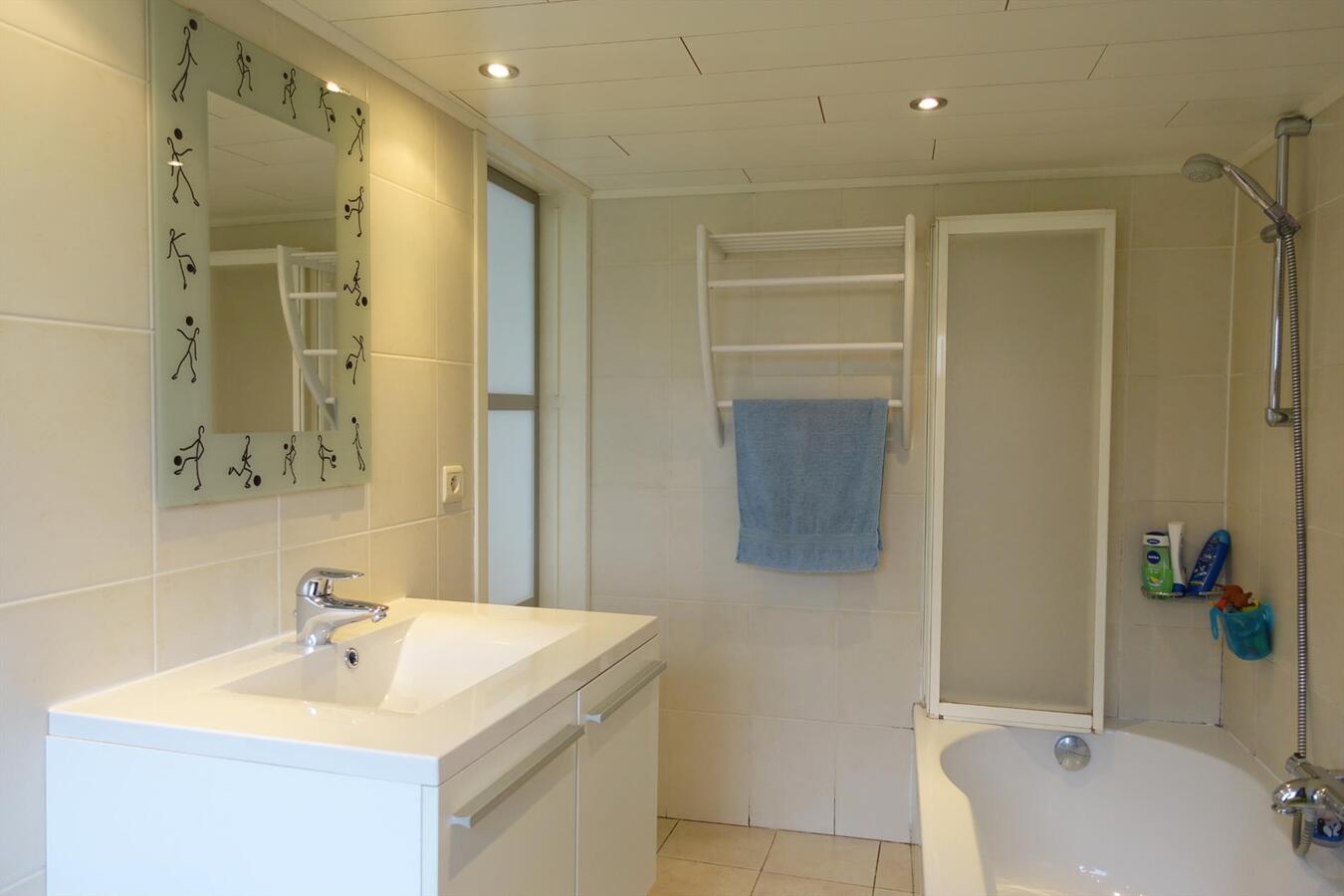 Centraal gelegen half-open woning 