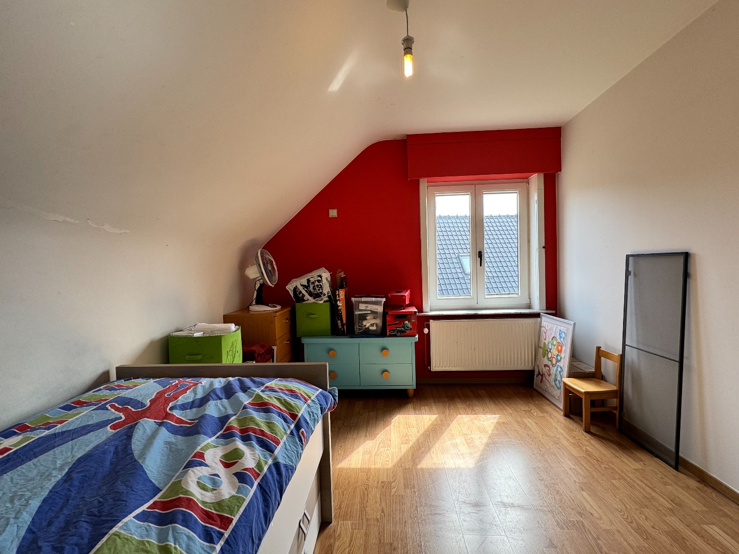 Instapklare halfopen bebouwing met 3 slaapkamers, tuin en garage te Zulte. 