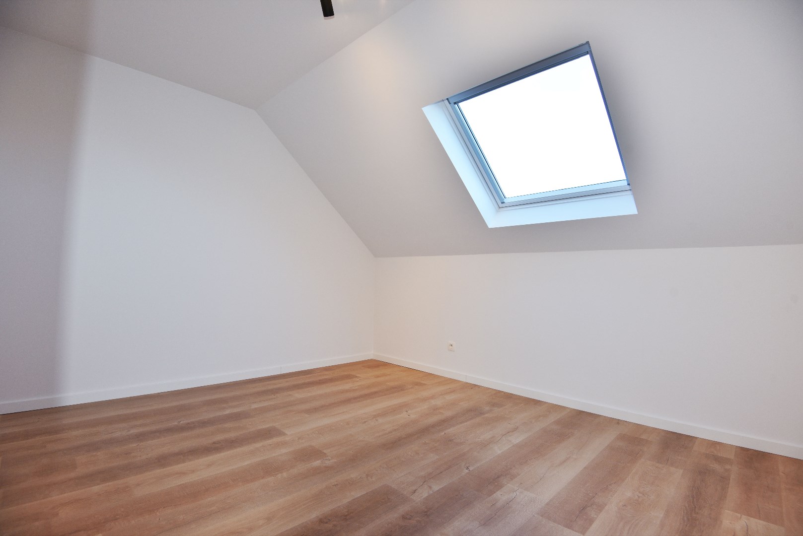 NIEUWBOUW HOB met 3 slks en tuin te ADEGEM! 