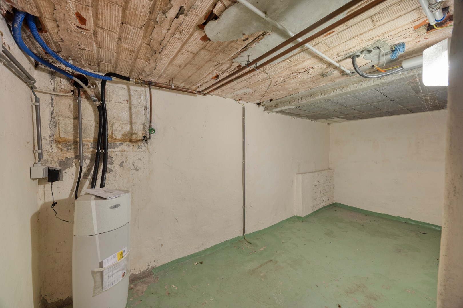 Building met handelspand en duplexappartement met 3 slpk. nabij het centrum van Leopoldsburg 