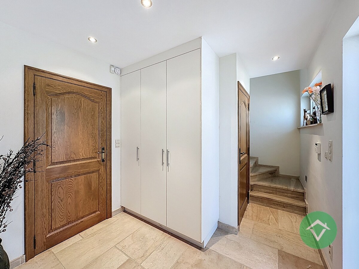 Ruime gezinswoning met dubbele garage in Koekelare 