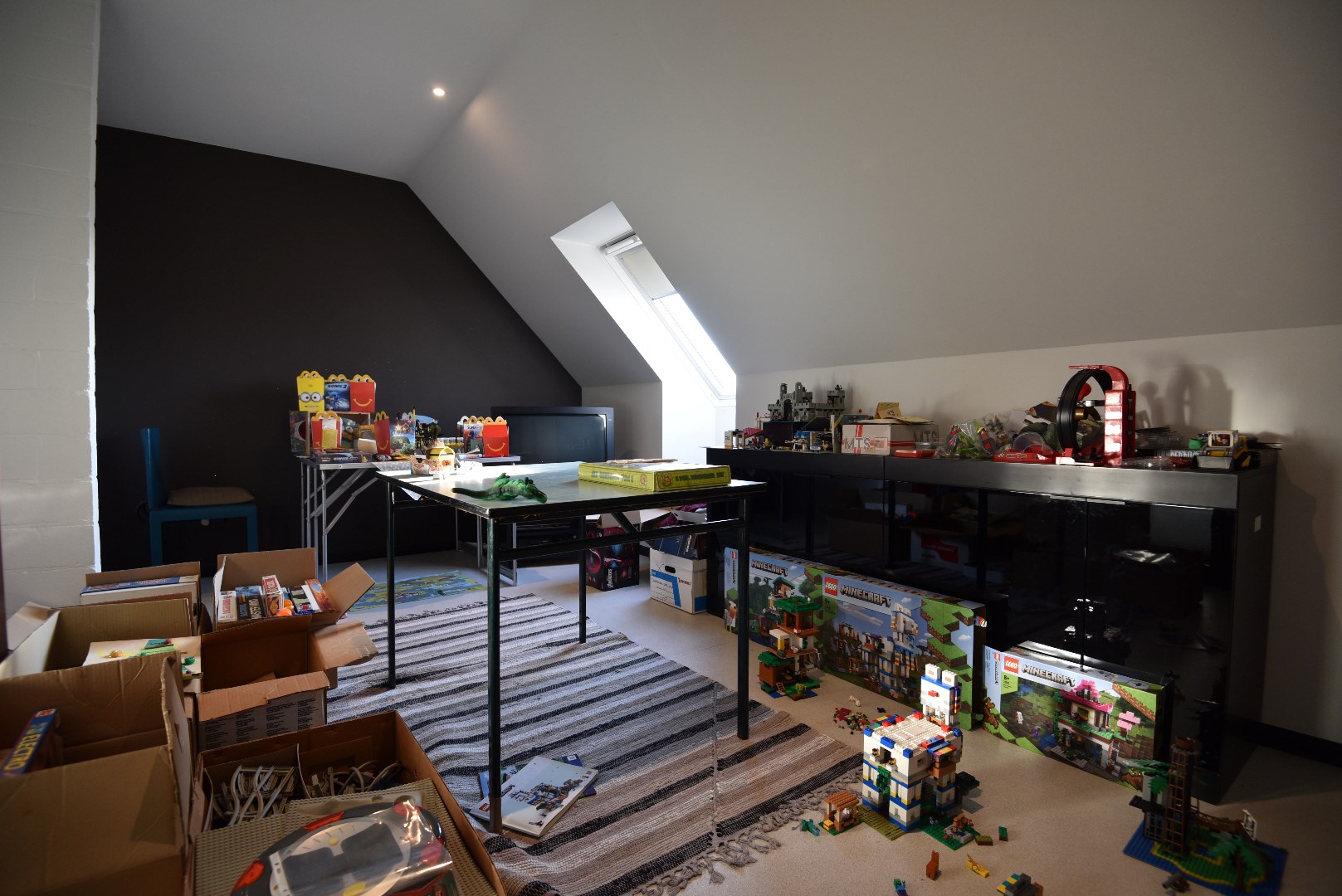 Volumineuze (9 slpks) multifunctionele woning te centrum Lembeke 