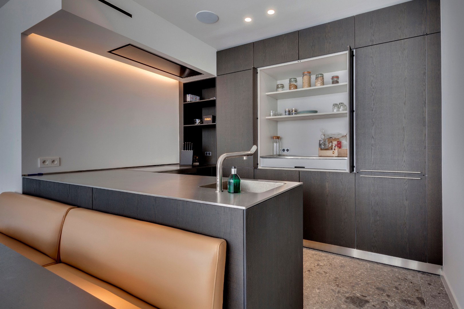 Gemeubeld en luxueus appartement  met parking te Kouterdreef 