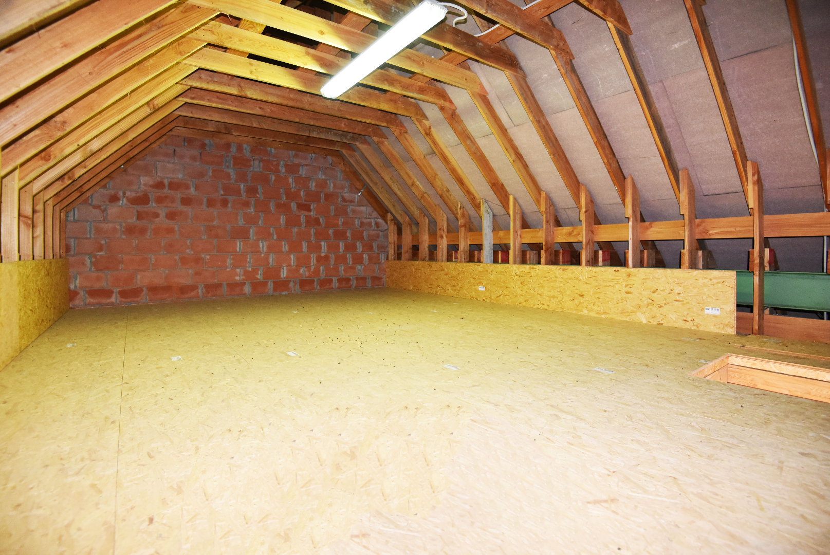 Duplex app. 142 m² met 3 slpks, terras en 2 autostandplaatsen te Maldegem 