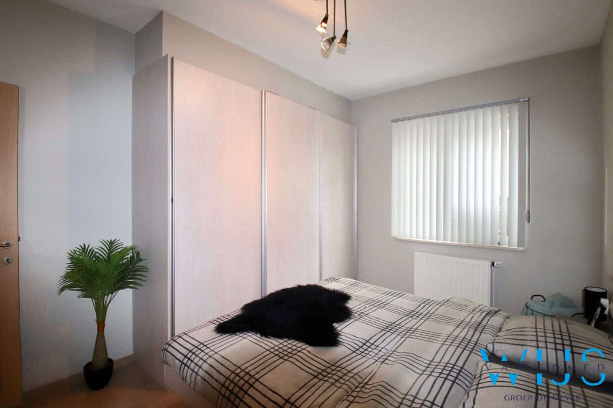 GELIJKVLOERS appartement met 2 slaapkamers &amp; garage te Ertvelde! 