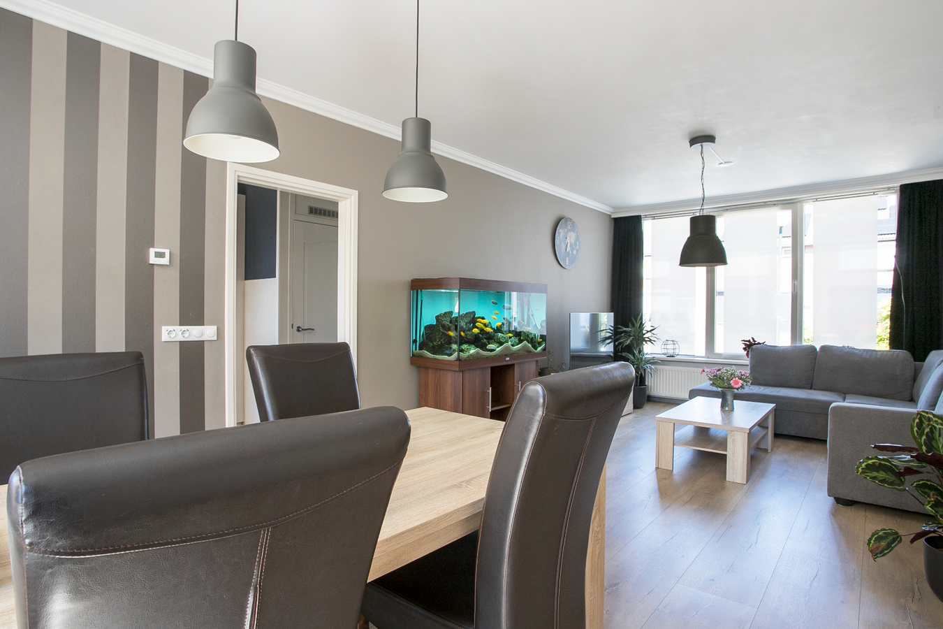 Instapklare eindwoning met 3 slaapkamers en grote zolderverdieping, berging en zonnige achtertuin. 