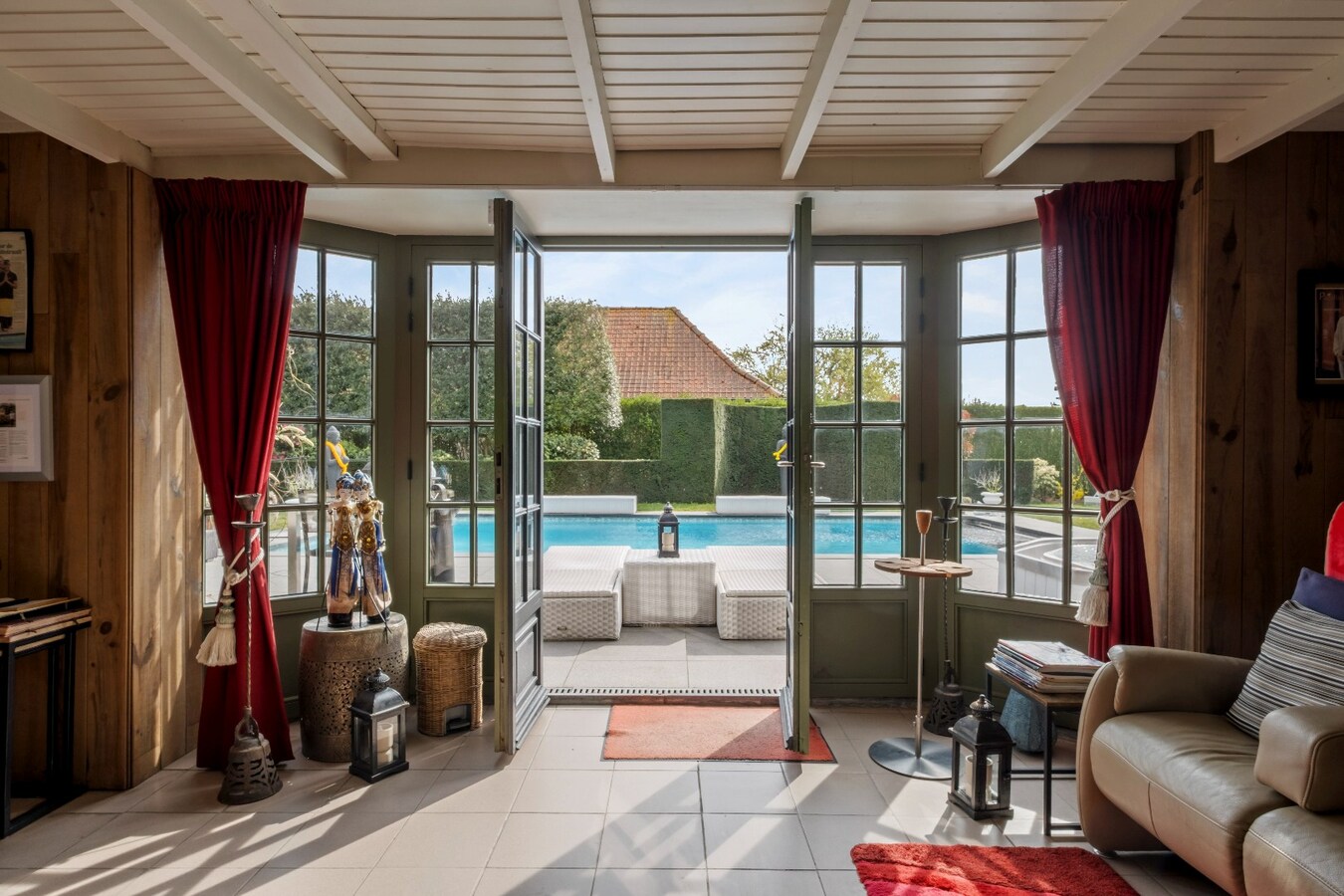 Exclusieve villa met buitenzwembad en privéwelness te Waregem ! 