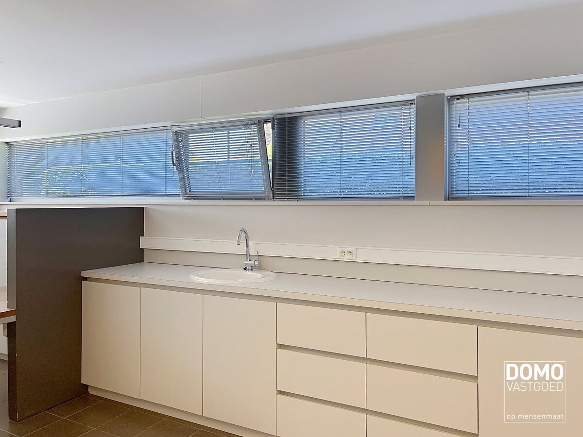 MODERNE PRAKTIJKRUIMTE/KANTOORRUIMTE TE HUUR IN KERMT 