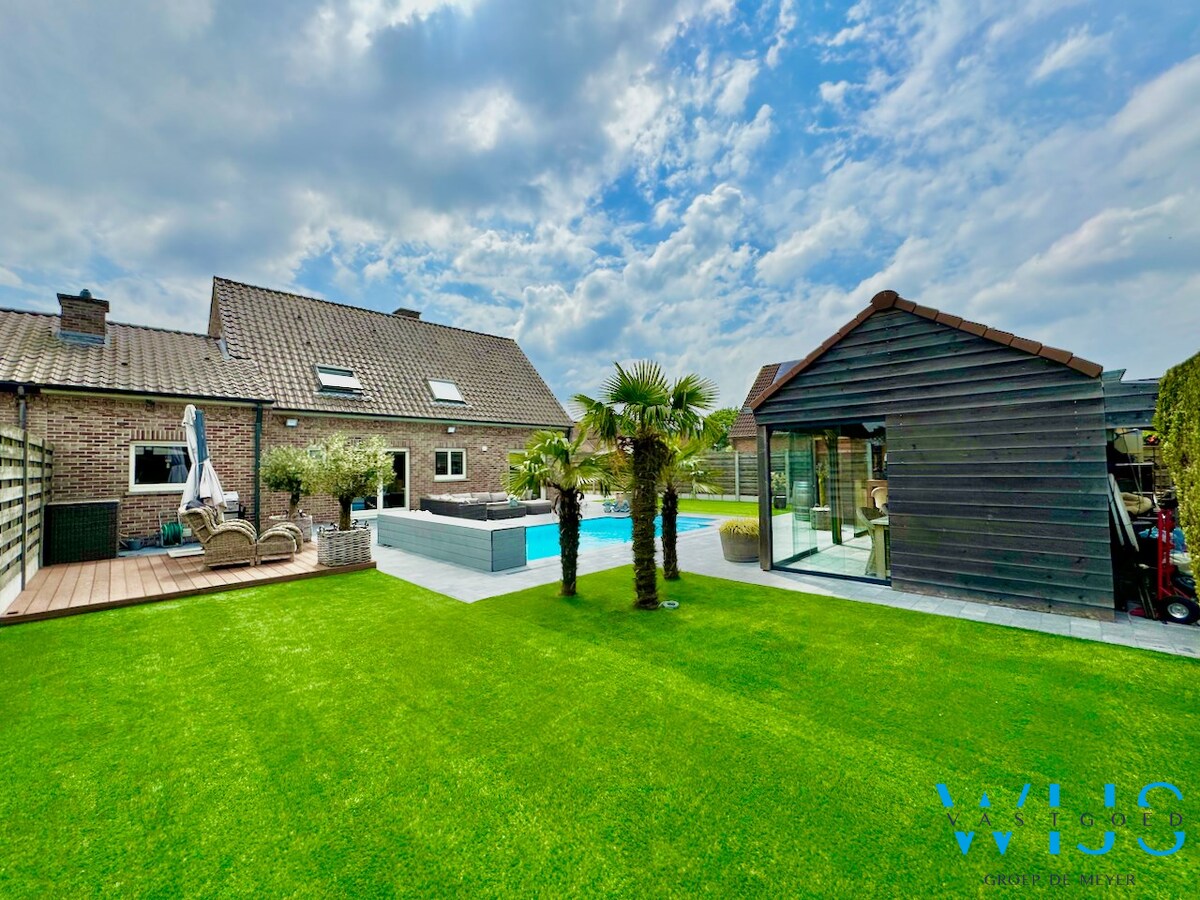 Woonhuis met prachtig zwembad te ERTVELDE ! 