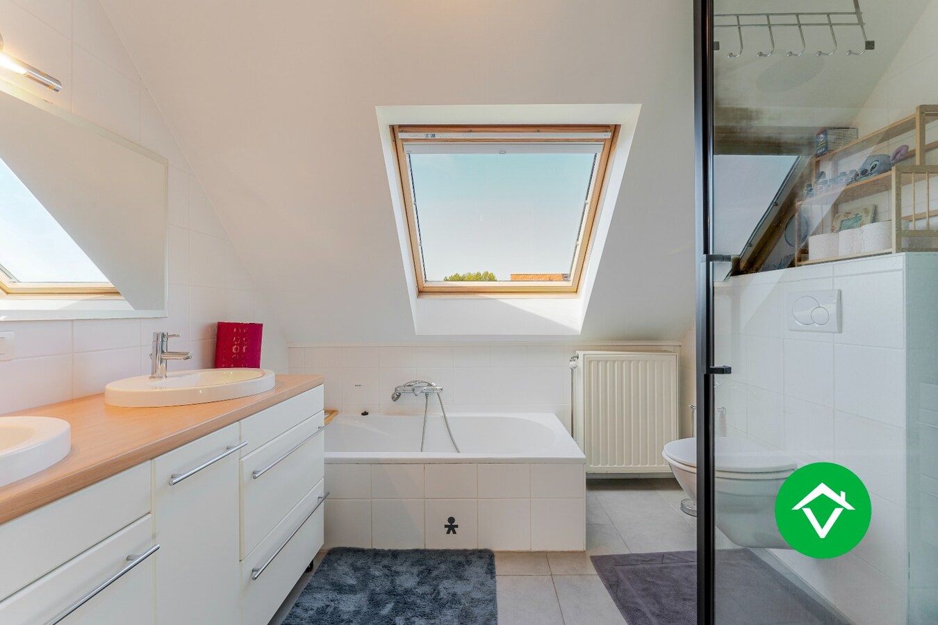 Hedendaagse gezinswoning met 5 slaapkamers en carport in Koekelare (De Mokker) 