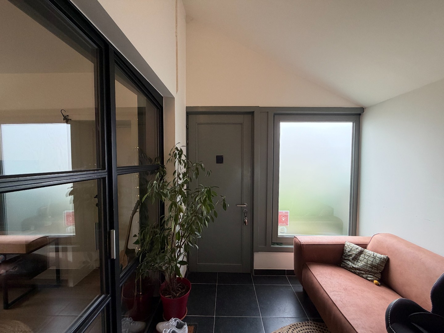 Charmante gerenoveerde halfopen woning met 2 slaapkamers, tuin en garage 