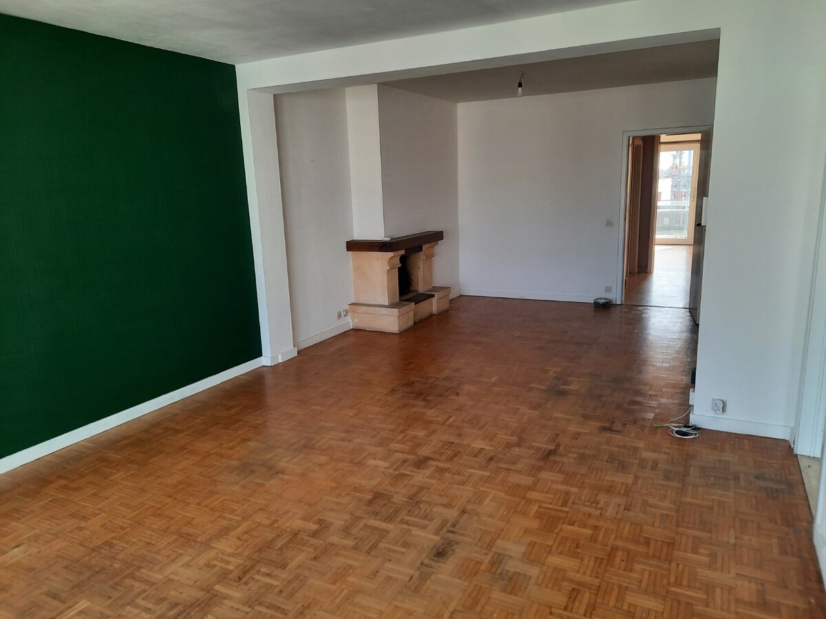 Ruim appartement (4°V) nabij St-Pieters-station 