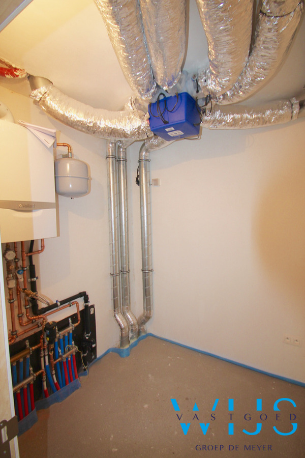 Compleet van A tot Z vernieuwd woonhuis te KLUIZEN /WIPPELGEM 