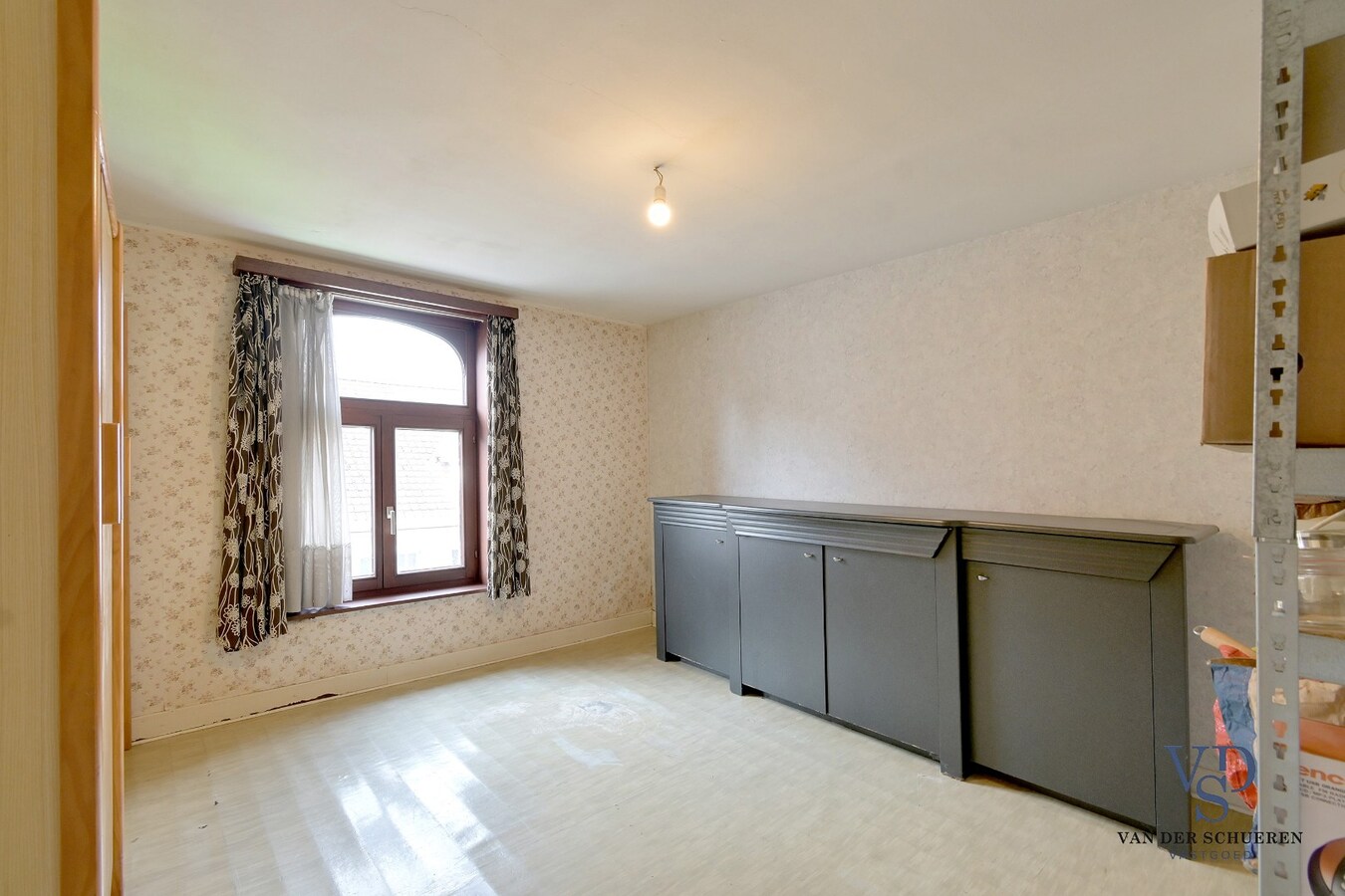 Ruime woning met opslagruimte 