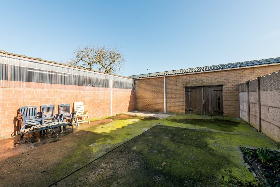 Gezellige rijwoning met grote garage - Centrum Nieuwkapelle 